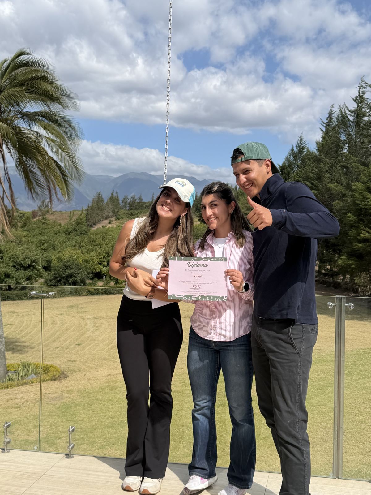 Entrega de diplomas en la finca